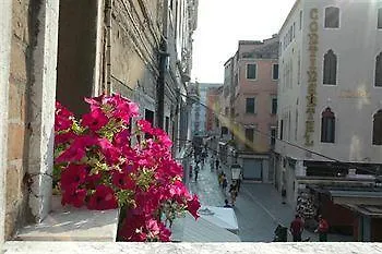Nazionale فندق 3*