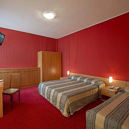 فندق Nazionale 3*